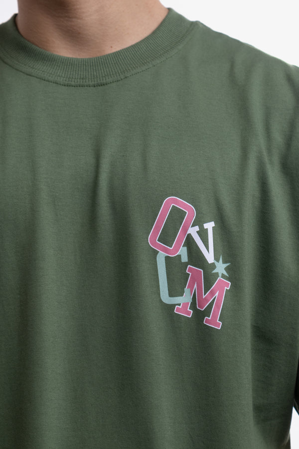 Camiseta Overcome OVCM Spelling Verde Militar