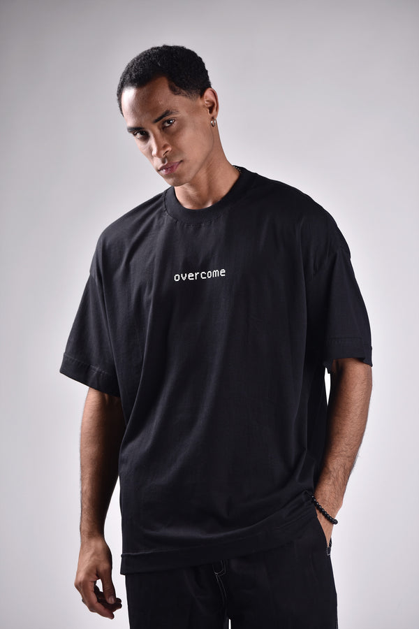 Camiseta Overcome Oversized Embrace The Chaos Preta