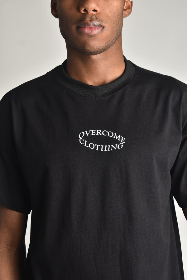 Camiseta Overcome Spiral Script Preta