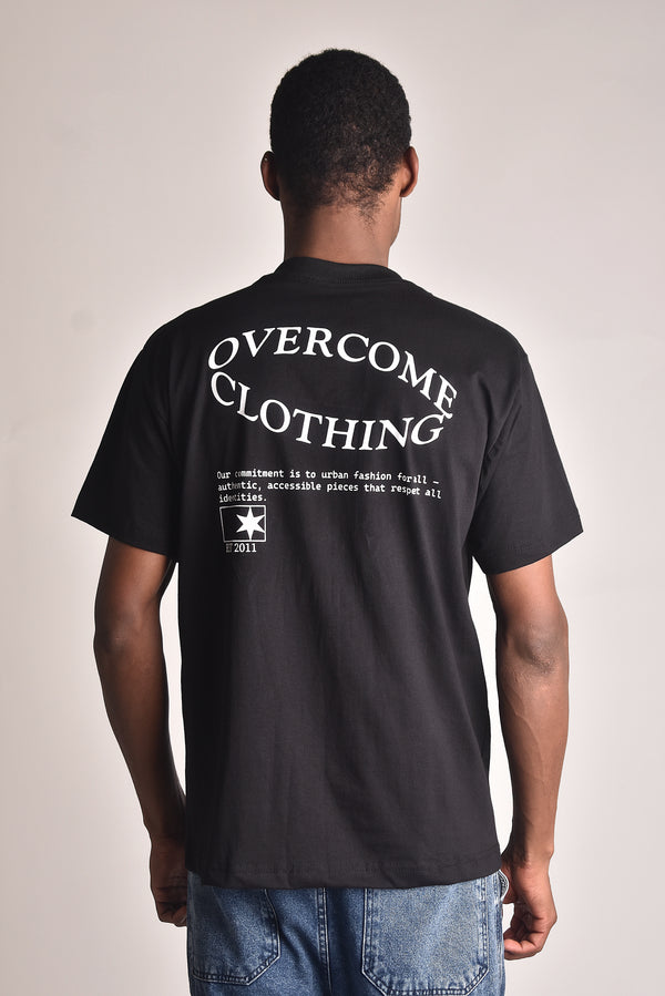 Camiseta Overcome Spiral Script Preta
