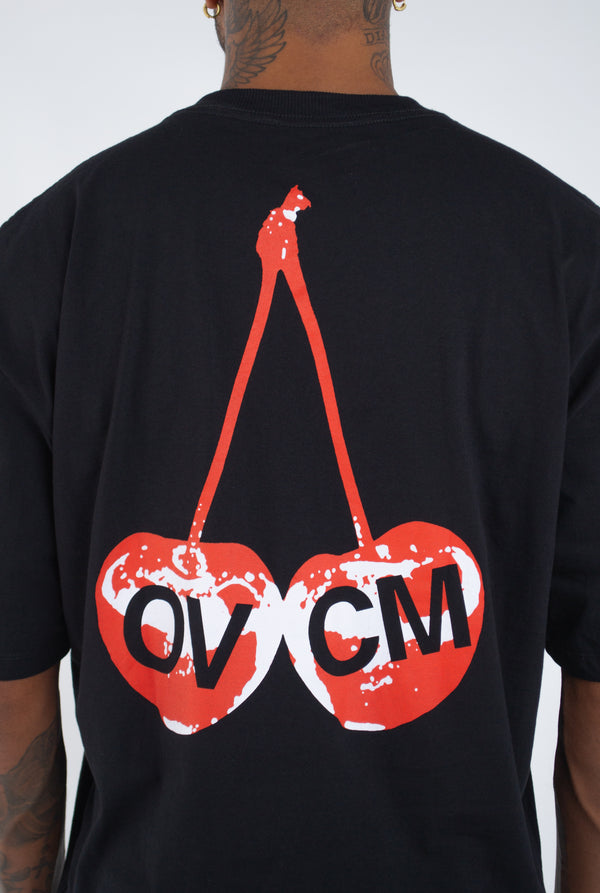 Camiseta Overcome Oversized Cherry Preta