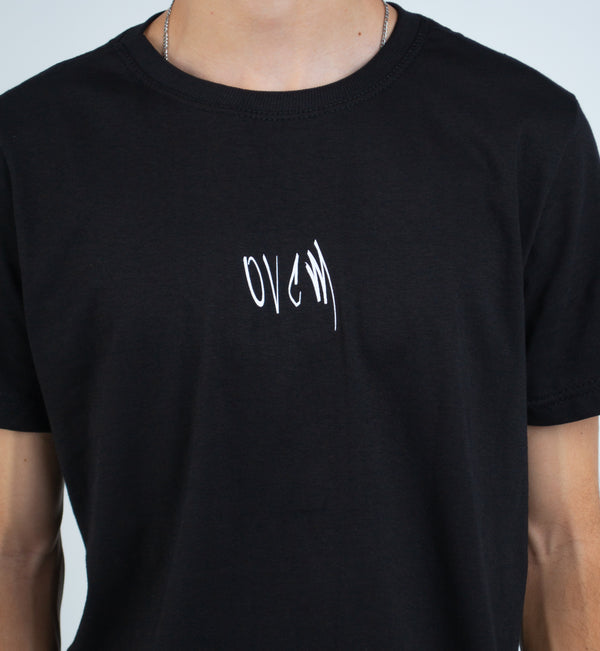 Camiseta Overcome Metamorphosis Preta