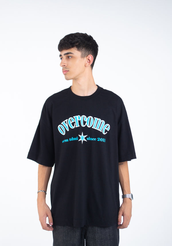 Camiseta Oversized Overcome Varsity Puff Preta