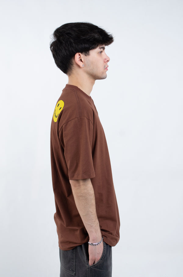 Camiseta Overcome Secret Smile Marrom