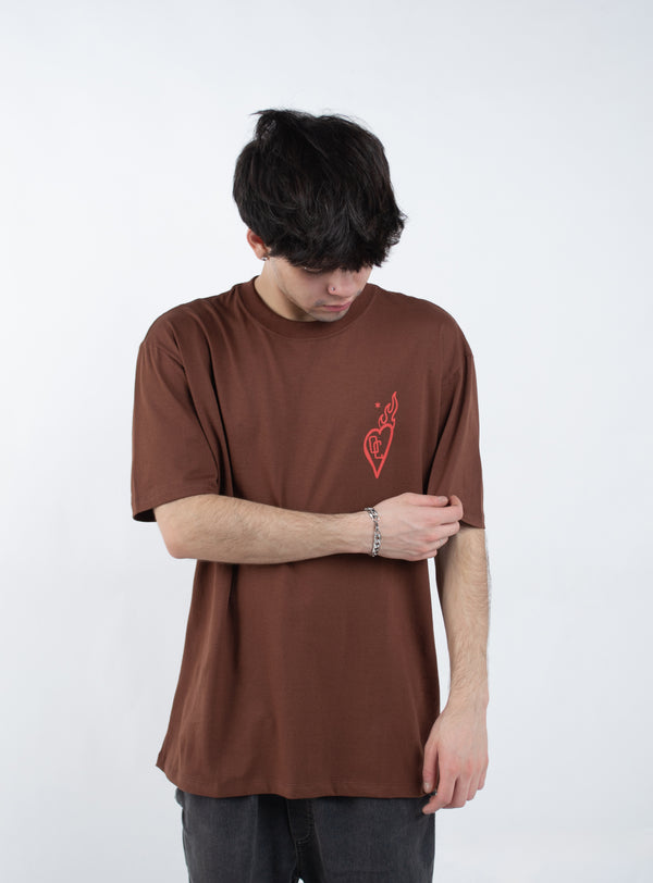 Camiseta Overcome Flames Heart Marrom