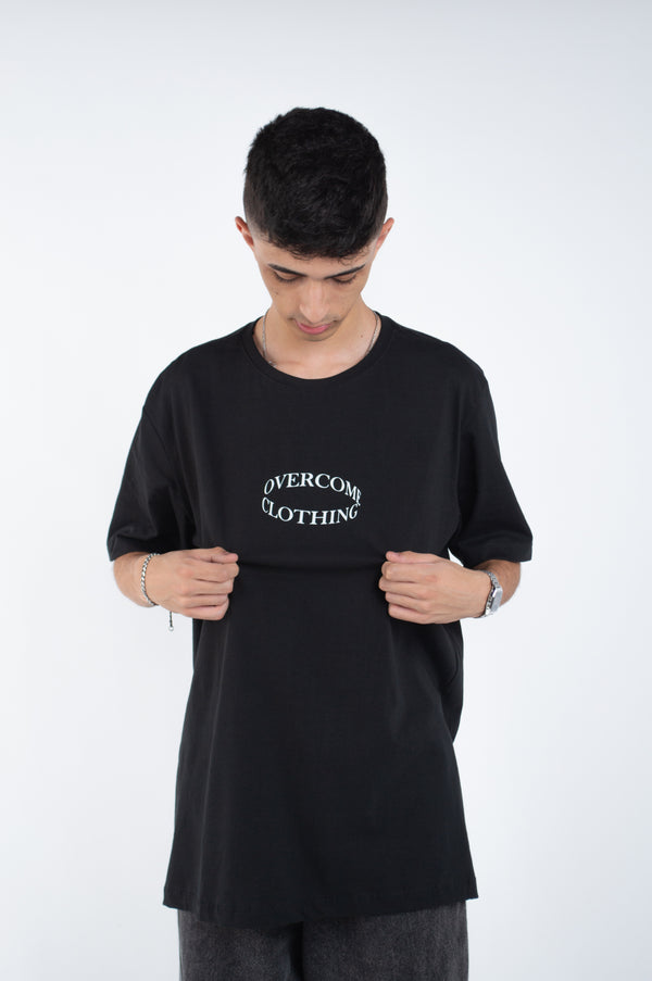 Camiseta Overcome Spiral Script Preta