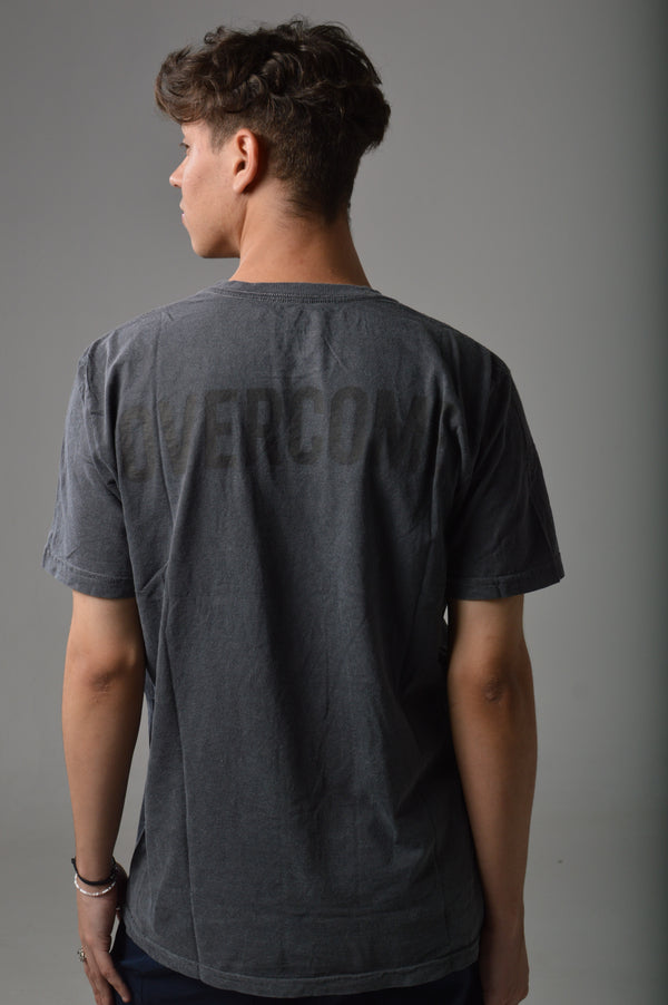 Camiseta Overcome Big Script Estonada – Overcome ClothingStore