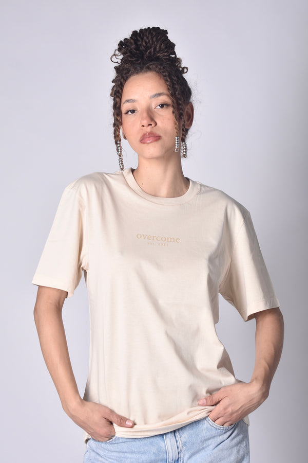 Camiseta Overcome "Est 2011" Bege