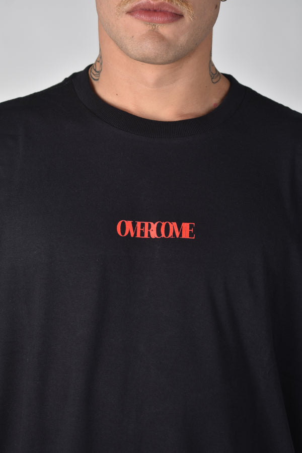 Camiseta Overcome Subscript Preta/Vermelha