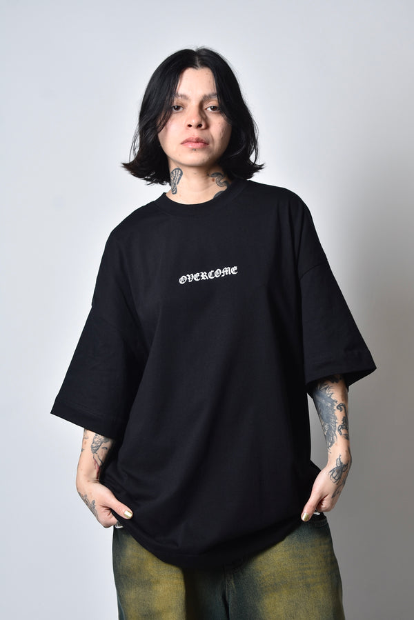 Camiseta Overcome Oversized Gothic Preta