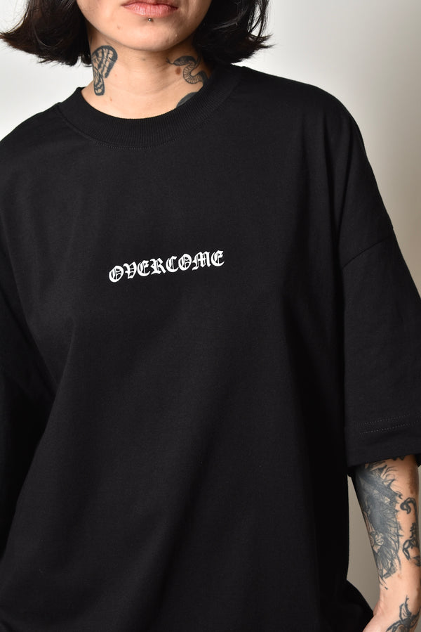Camiseta Overcome Oversized Gothic Preta