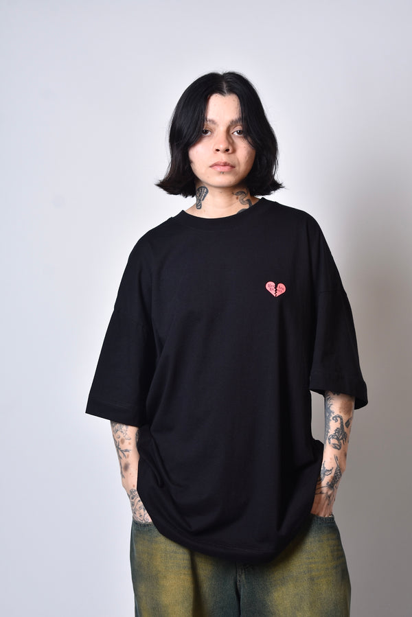 Camiseta Overcome Oversized Broken Heart 2.0 Preta
