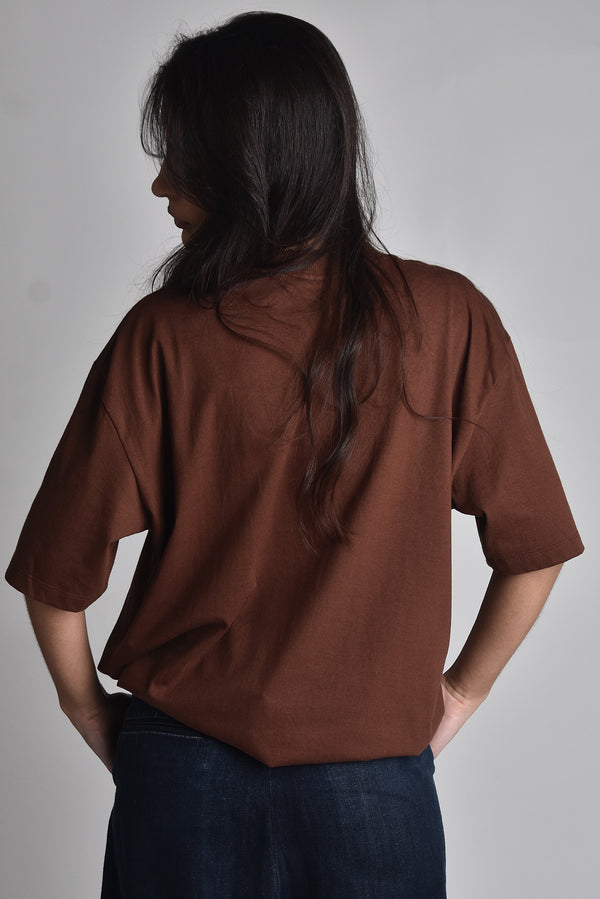 Camiseta Overcome "College" Marrom-001