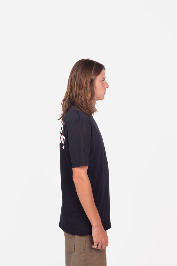 Camiseta Overcome Wavy Preta