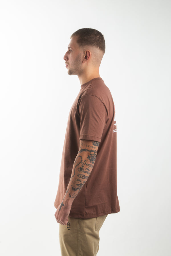 Camiseta Overcome Manifesto Marrom