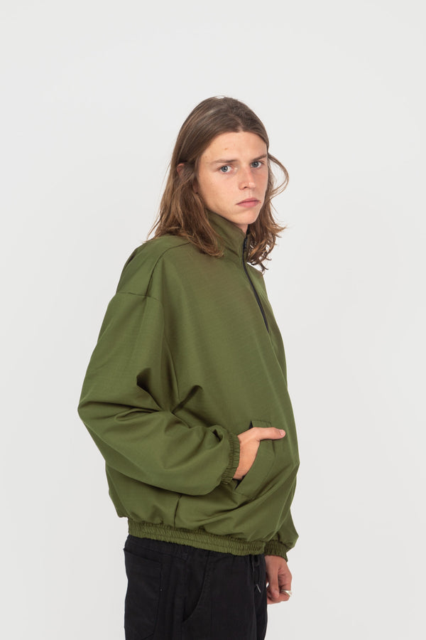 Corta Vento Overcome RipStop "Collar Neck" Verde Militar