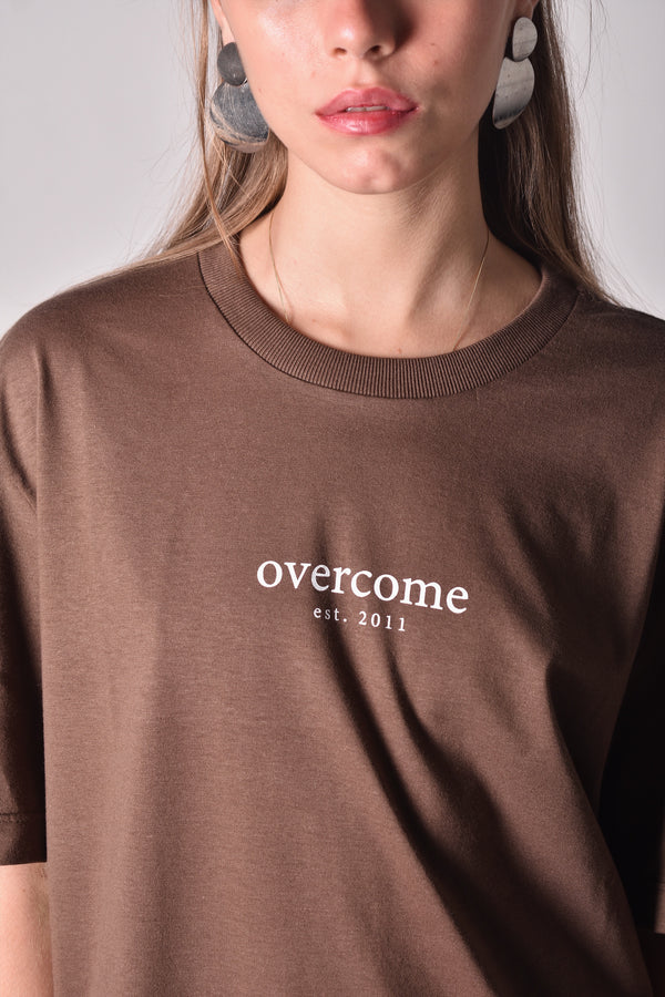 Camiseta Overcome "Est 2011" Marrom