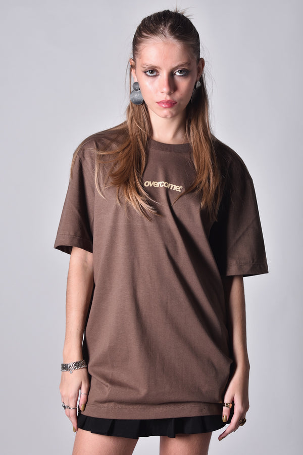Camiseta Overcome logo 25 Marrom