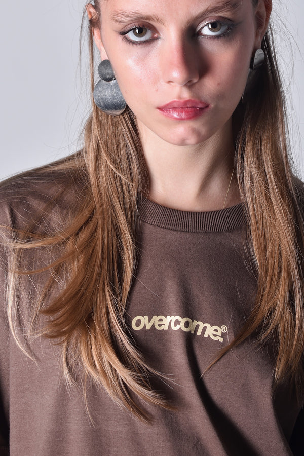 Camiseta Overcome logo 25 Marrom