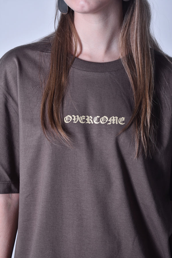 Camiseta Overcome Gothic Marrom