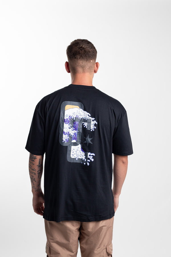 Camiseta Overcome The Great Wave Preto
