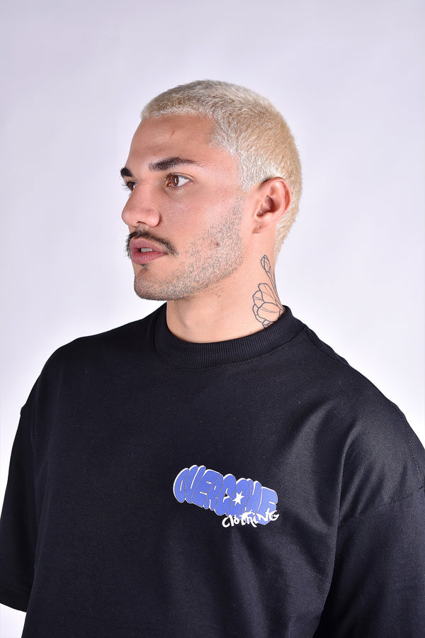 Camiseta Overcome Oversized Puffy Letters Preto