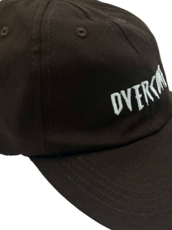 Boné Dad Hat Overcome Signature Marrom