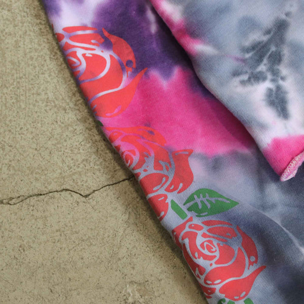 Moletom Cropped Overcome Careca "Script Roses" Tie Dye (Rosa/Roxa/Branca)