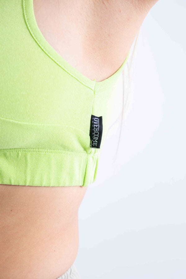 Top Overcome Essentials Verde Limão